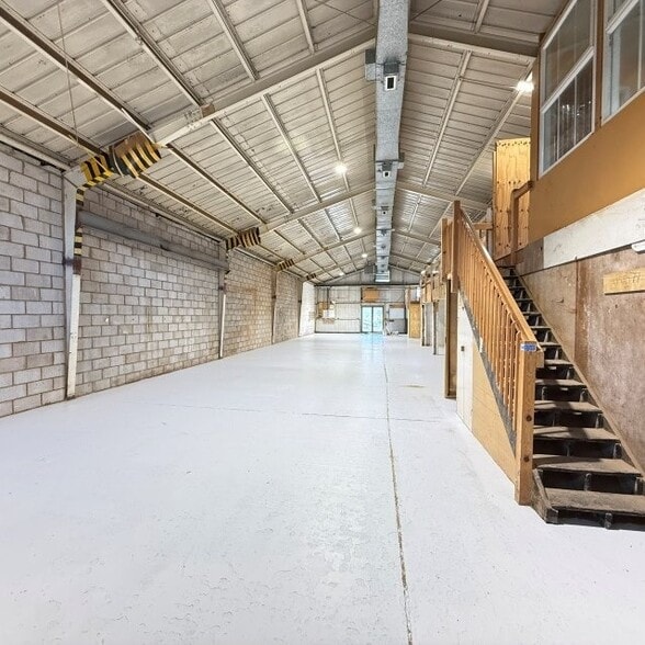 Unit C2, Base Business Park, Woodbridge for lease - Interior Photo - Image 3 of 7