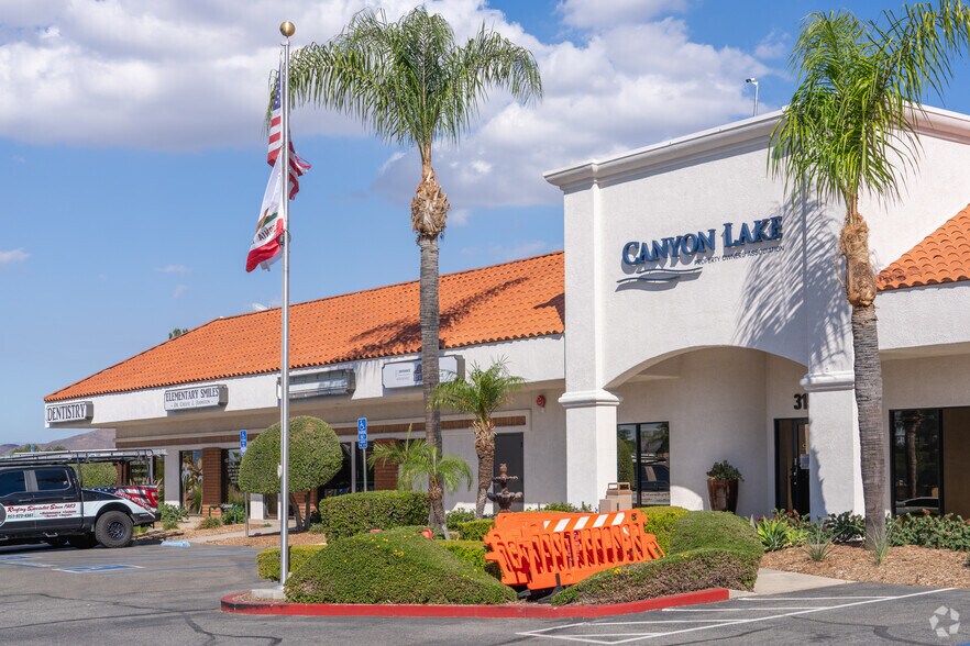 31780 Railroad Canyon Rd, Canyon Lake, CA à louer - Photo du bâtiment - Image 3 de 8
