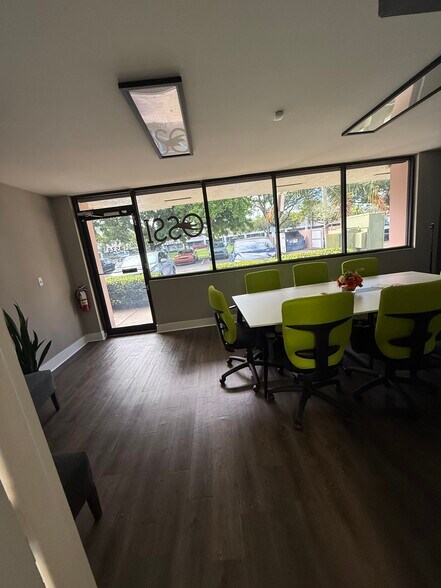 4534-4598 N Hiatus Rd, Sunrise, FL for lease - Interior Photo - Image 2 of 16