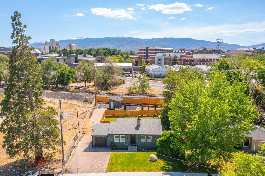 99 Bartlett St, Reno, NV à vendre - Photo du bâtiment - Image 3 de 42