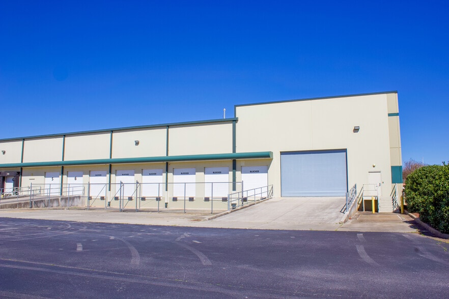 301 James Record Rd SW, Huntsville, AL à louer - Photo du bâtiment - Image 3 de 14