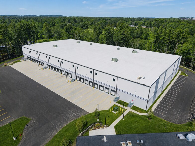 600 Griffin Brook Dr, Methuen, MA à louer - Photo du bâtiment - Image 2 de 2
