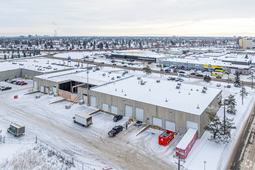 16502-16532 111 Av NW, Edmonton, AB à louer - Aérien - Image 2 de 3