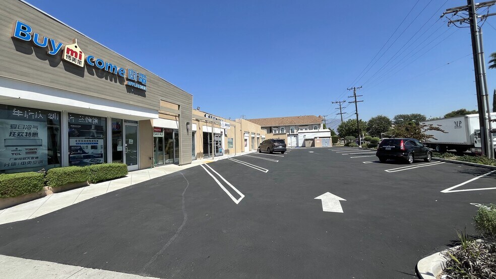 8547 Valley Blvd, Rosemead, CA for lease - Building Photo - Image 2 of 10