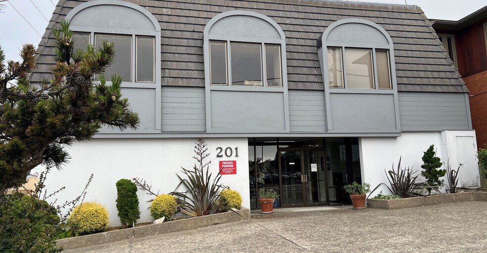 201 Hoffman Ave, Monterey, CA à vendre - Photo du bâtiment - Image 2 de 5