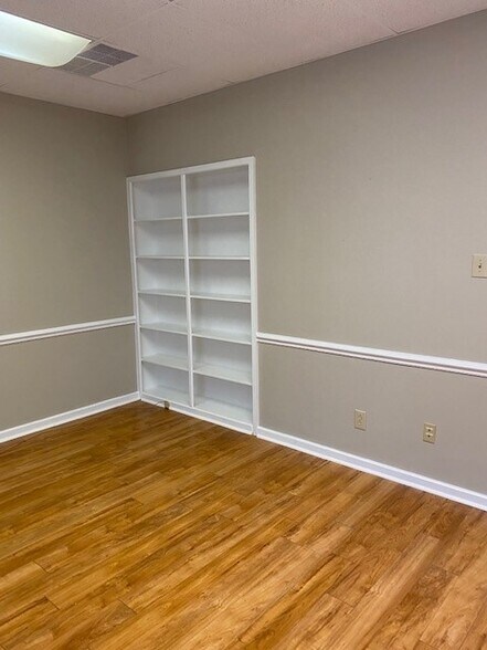 660-680 N Spence Ave, Goldsboro, NC à louer - Photo du bâtiment - Image 3 de 6