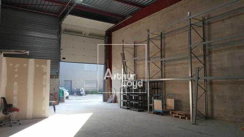 Flex in Cesson for lease - Interior Photo - Image 2 of 4