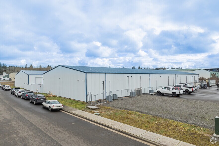 1040 NW Noble Dr, Estacada, OR à vendre - Photo du bâtiment - Image 2 de 5