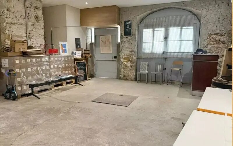 Retail in Lyon for lease - Interior Photo - Image 2 of 4
