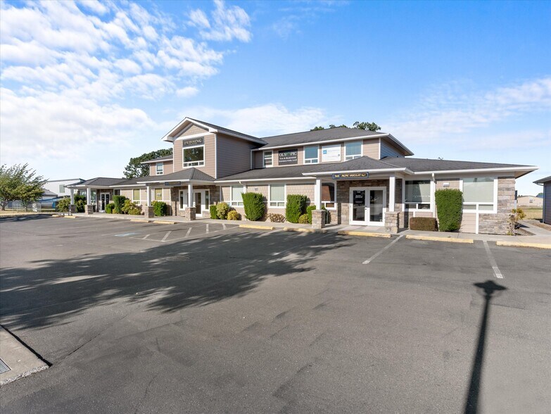 568-578 N 5th Ave, Sequim, WA à louer - Photo du bâtiment - Image 2 de 4