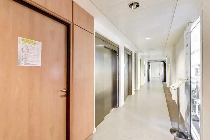 4 Avenue Du Recteur Poincaré, Paris for lease - Interior Photo - Image 3 of 7