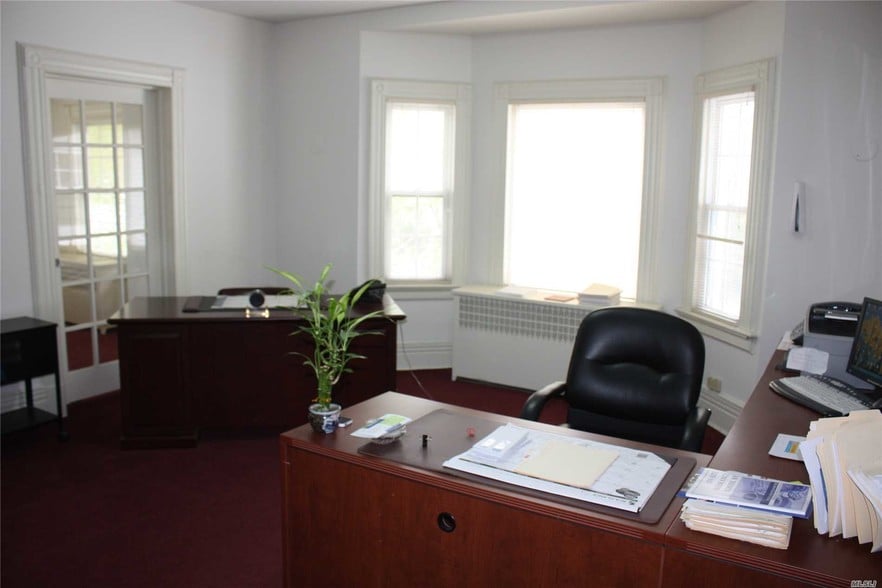 27 W Neck Rd, Huntington, NY for lease - Interior Photo - Image 2 of 7