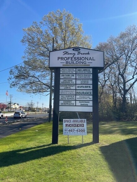 2233 Nesconset Hwy, Lake Grove, NY à louer - Photo du bâtiment - Image 3 de 9