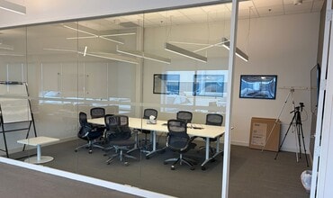 3550 Laird Rd, Mississauga, ON à louer Photo intérieure- Image 2 de 4