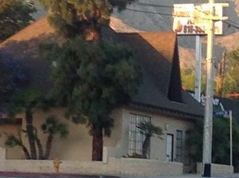 7841 Foothill Blvd, Sunland, CA à louer - Photo du bâtiment - Image 2 de 30