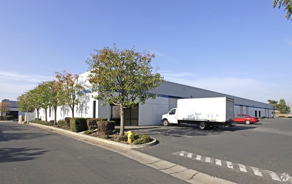 37300 Cedar Blvd, Newark, CA for lease - Building Photo - Image 3 of 12