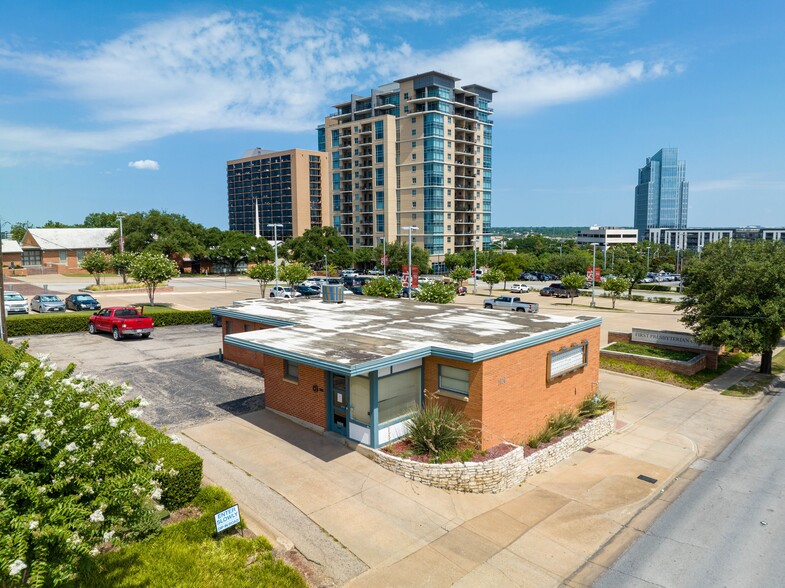 1020 Summit Ave, Fort Worth, TX for sale - Building Photo - Image 1 of 1