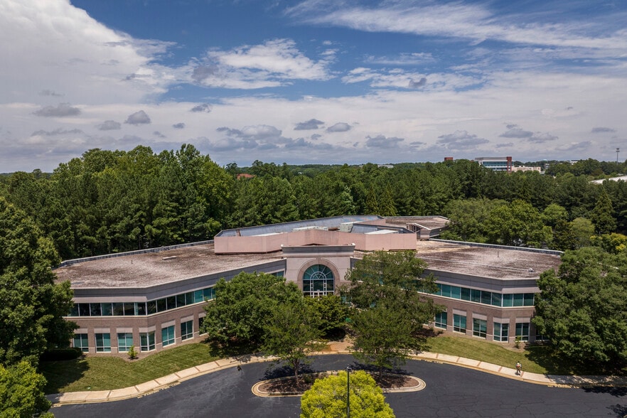 1100 Crescent Green Dr, Cary, NC for lease - Building Photo - Image 2 of 9