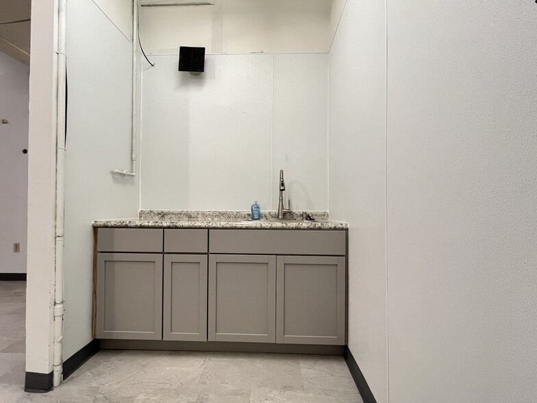 2300-2306 S Jane St, Pittsburgh, PA for lease - Building Photo - Image 2 of 15