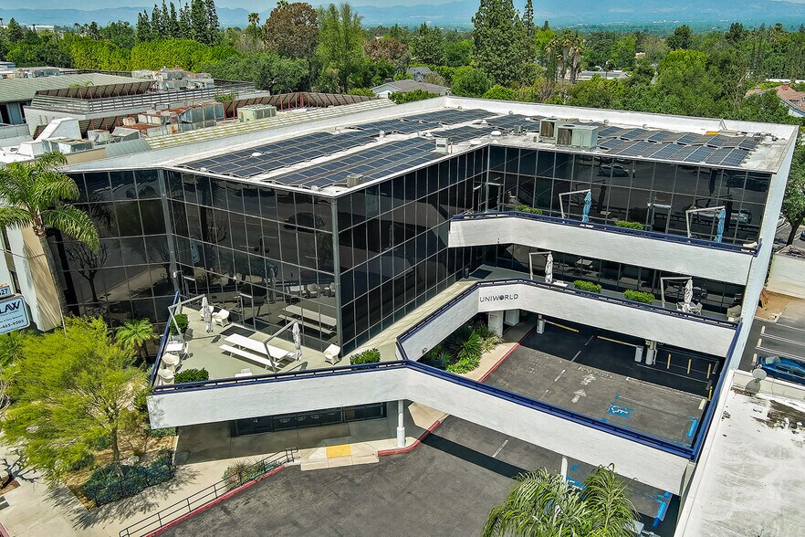 17323 Ventura Blvd, Encino, CA à louer - Photo du bâtiment - Image 2 de 16