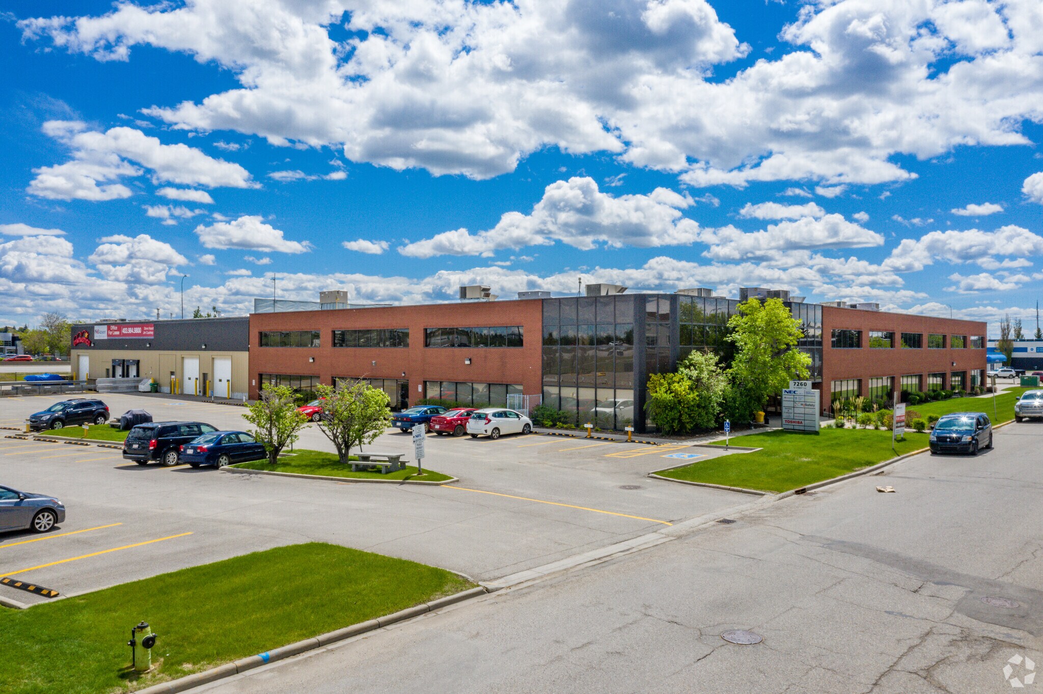 7260 12th St SE, Calgary, AB à louer Photo du bâtiment- Image 1 de 9