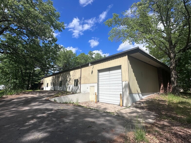 2883 Aero Park Dr, Traverse City, MI à vendre - Photo du bâtiment - Image 2 de 37