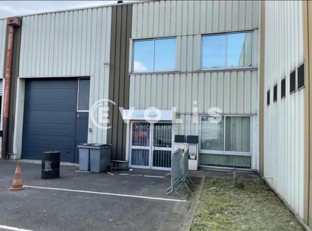 Flex in Montgeron for sale Building Photo- Image 1 of 9