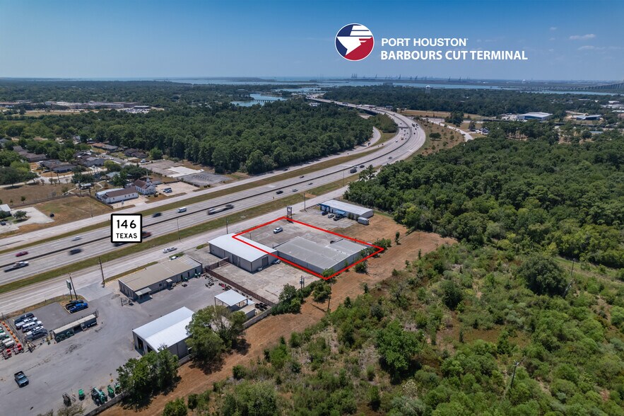 313 S SH 146, Baytown, TX à louer - Aérien - Image 3 de 4