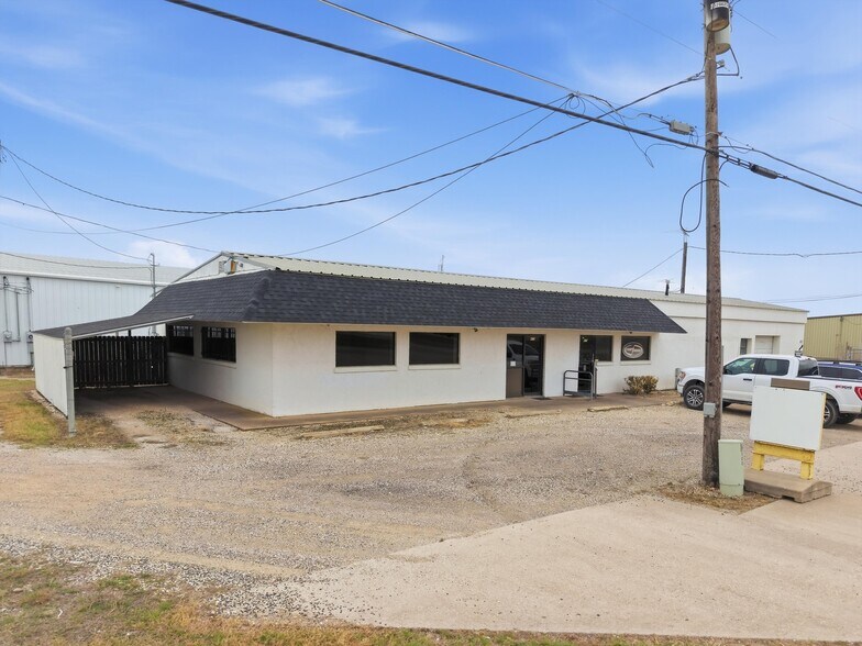 473-475 S McLennan Dr, Elm Mott, TX à louer - Photo du bâtiment - Image 2 de 8