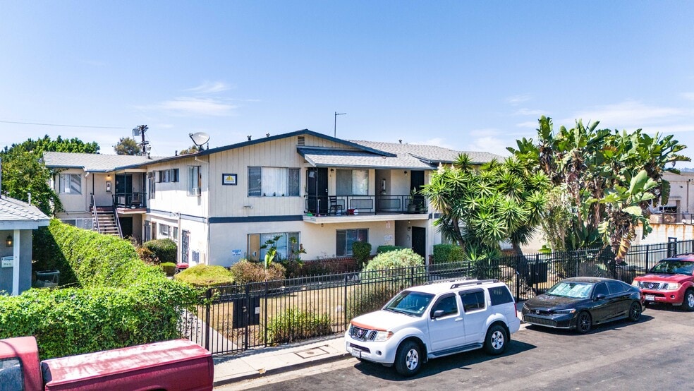 2027 S Ridgeley Dr, Los Angeles, CA for sale - Building Photo - Image 1 of 11