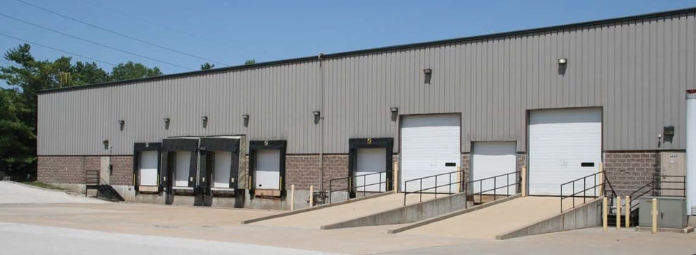 4617-4641 Crossroads Industrial Dr, Bridgeton, MO for lease - Primary Photo - Image 1 of 6