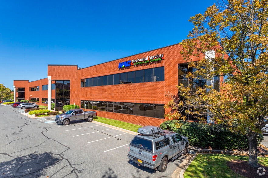 15800-15810 Gaither Dr, Gaithersburg, MD à louer - Photo du bâtiment - Image 2 de 8
