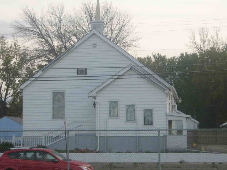 1386 Hemphill Rd, Burton, MI à vendre - Photo du bâtiment - Image 2 de 3