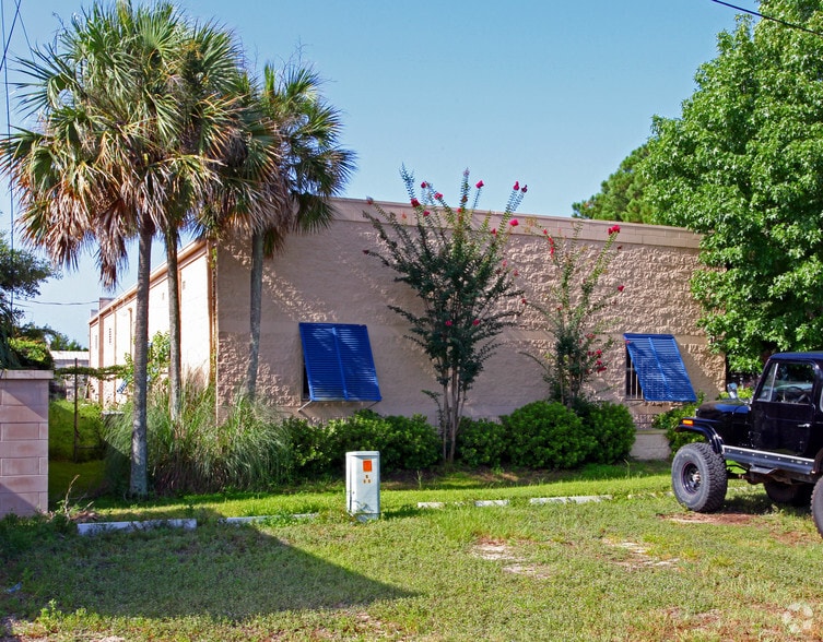 10 Industrial St, Fort Walton Beach, FL à louer - Photo du bâtiment - Image 2 de 10