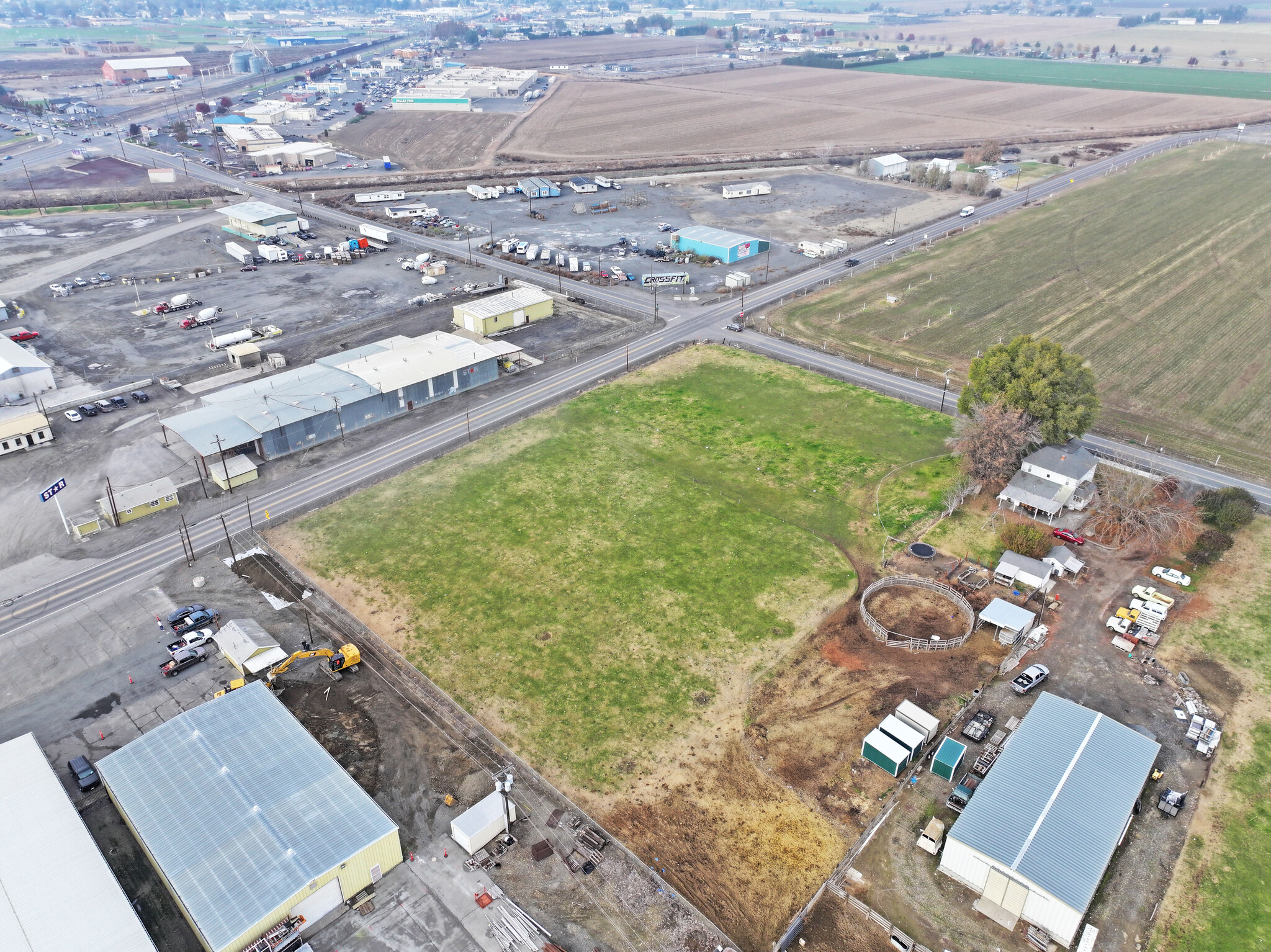 300 Factory Rd, Sunnyside, WA for sale Primary Photo- Image 1 of 9