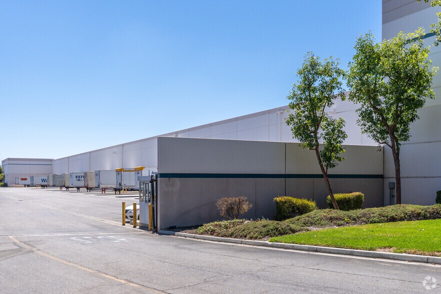 927 E 9th St, San Bernardino, CA à louer - Photo du bâtiment - Image 2 de 4
