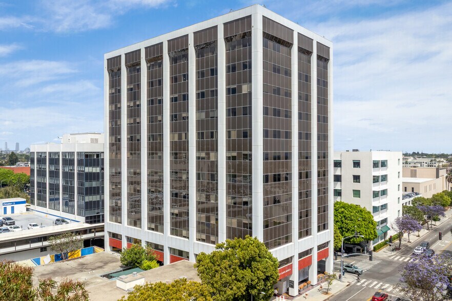 2001 Santa Monica Blvd, Santa Monica, CA à louer - Photo du bâtiment - Image 2 de 12