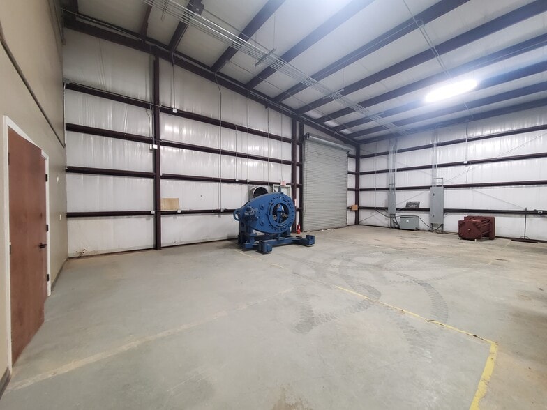 2418 N Frazier St, Conroe, TX for lease - Building Photo - Image 3 of 29