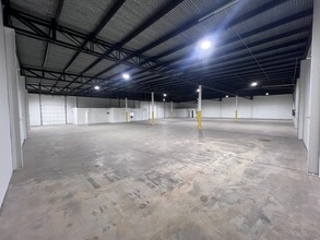 2402-2404 Blue Smoke Ct, Fort Worth, TX for lease Interior Photo- Image 2 of 7