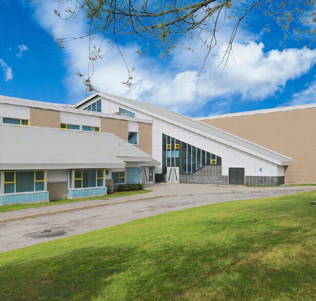 Caron St, Rockland, ON à vendre - Photo du bâtiment - Image 3 de 7