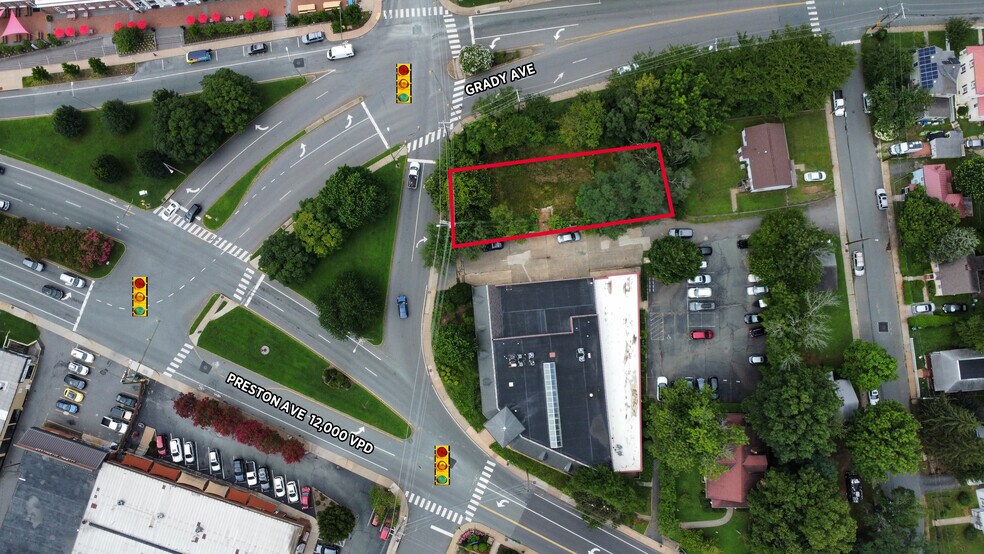 507 10th St NW, Charlottesville, VA à vendre - Photo du bâtiment - Image 2 de 4