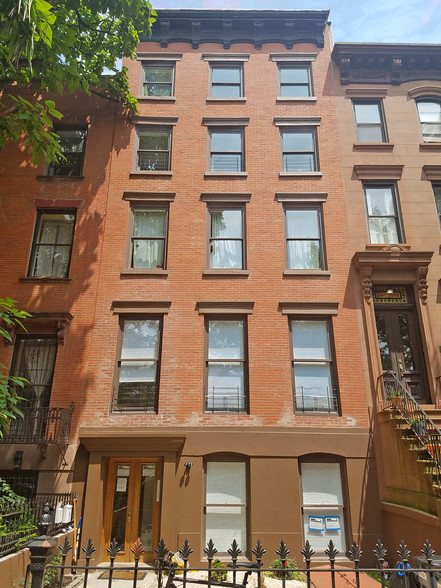 139 Clinton Ave, Brooklyn, NY for sale - Primary Photo - Image 1 of 1