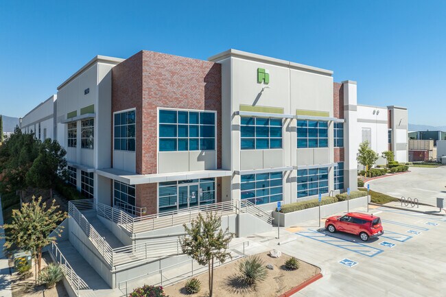 Plus de détails pour 11253 Redwood Ave, Fontana, CA - Industriel à louer