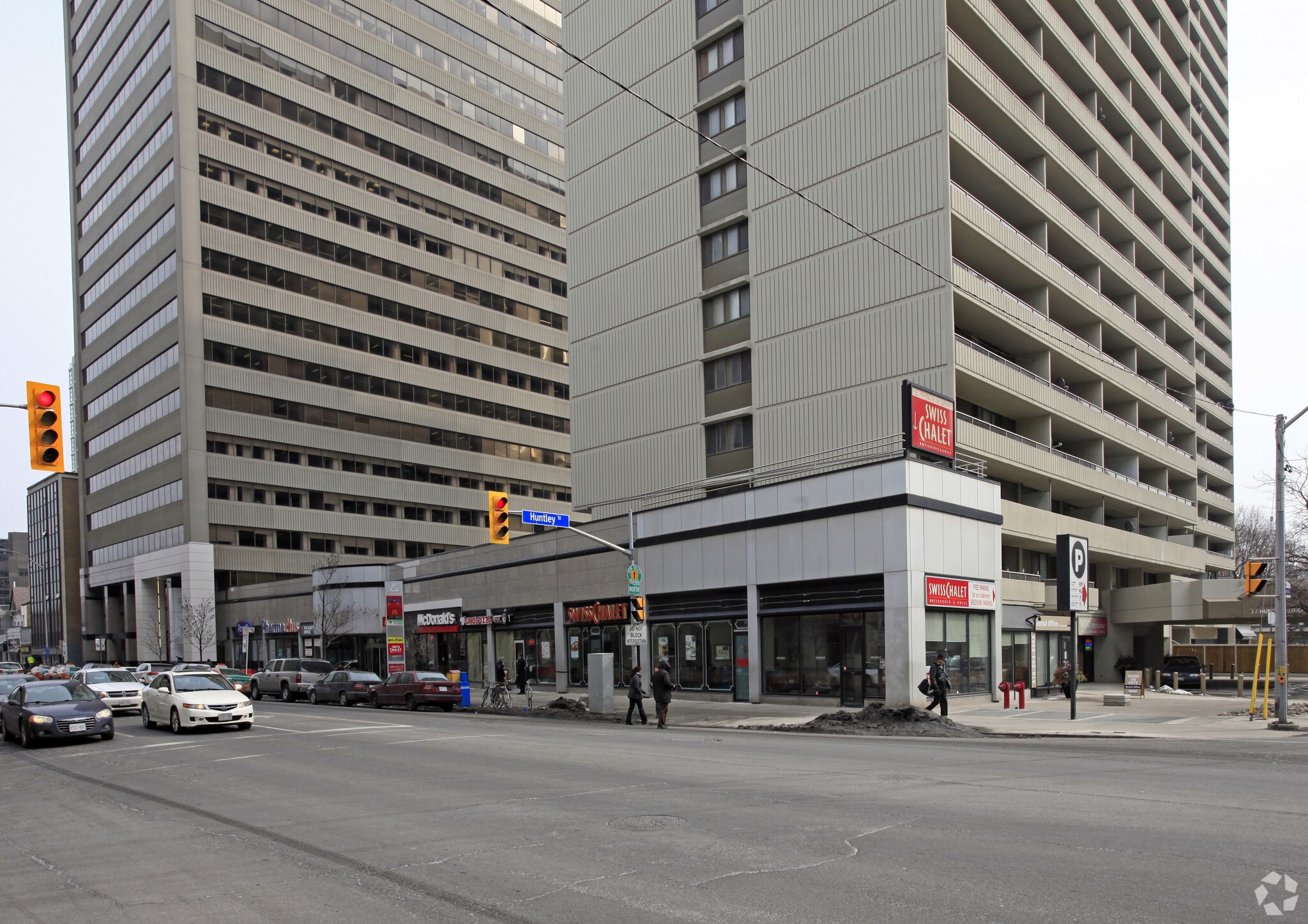 345 Bloor St E, Toronto, ON à louer Photo du bâtiment- Image 1 de 6