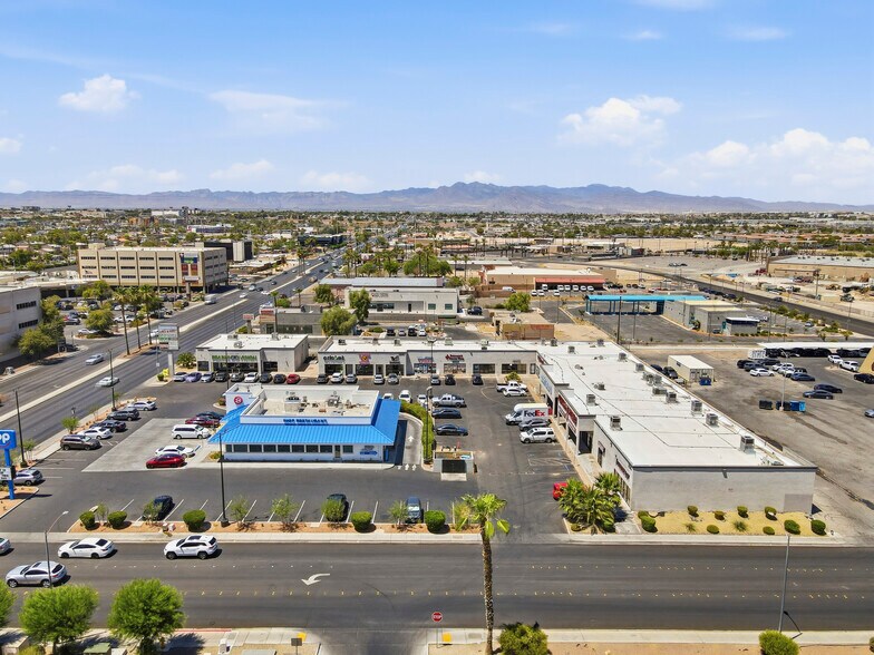 1820 E Lake Mead Blvd, North Las Vegas, NV à vendre - Photo du bâtiment - Image 3 de 26