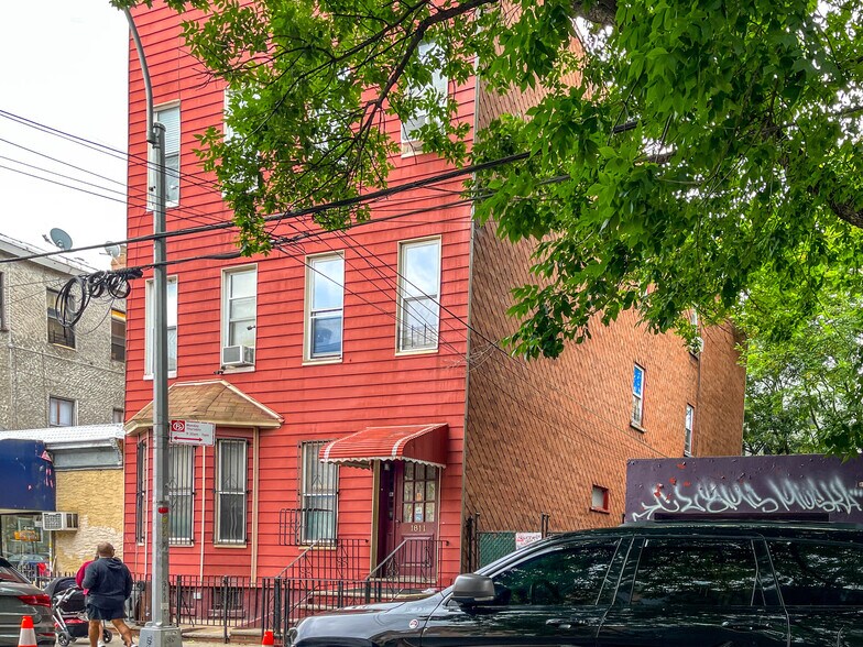18-11 Grove St, Ridgewood, NY à vendre - Photo du bâtiment - Image 3 de 6
