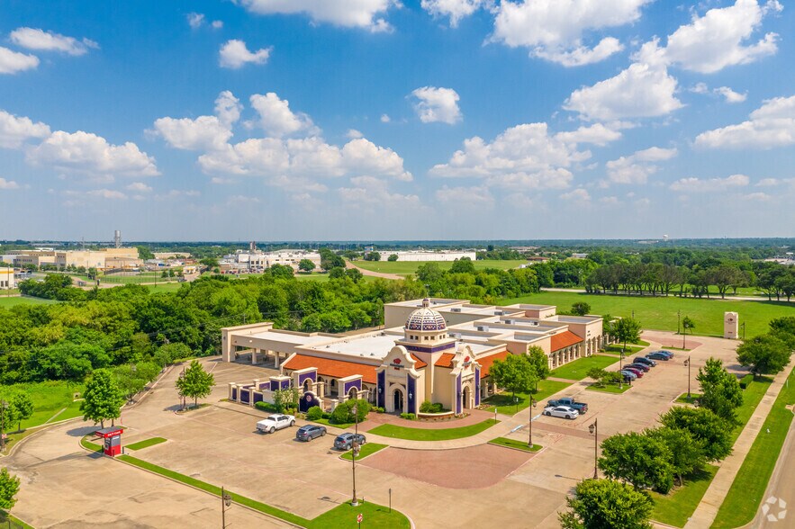 2010 N Hampton Rd, DeSoto, TX à louer - Aérien - Image 2 de 9