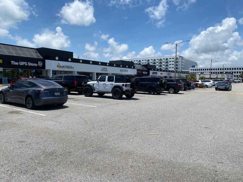4701-4949 34th St S, Saint Petersburg, FL à louer - Photo du bâtiment - Image 3 de 8