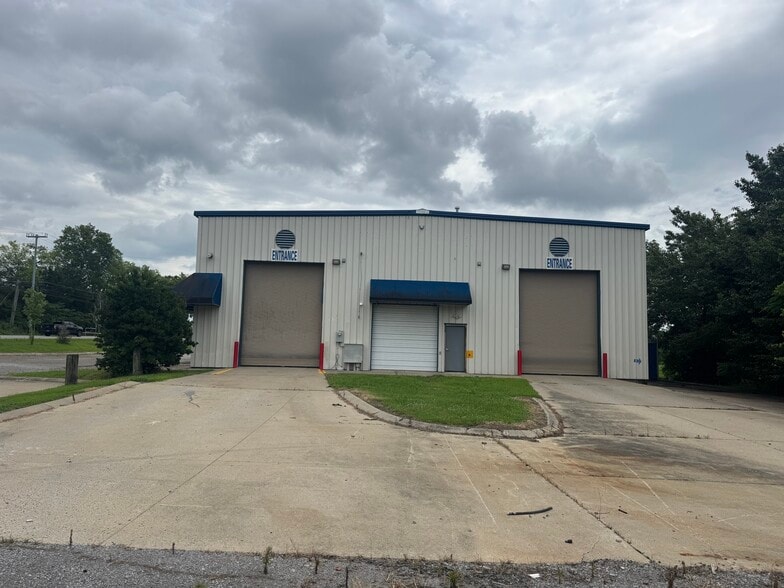 936 Firestone Pky, La Vergne, TN à louer - Photo du bâtiment - Image 1 de 5