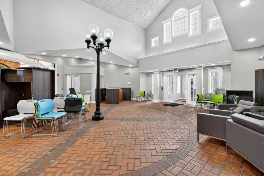 500 Seven Fields Blvd, Seven Fields, PA for sale - Lobby - Image 3 of 7